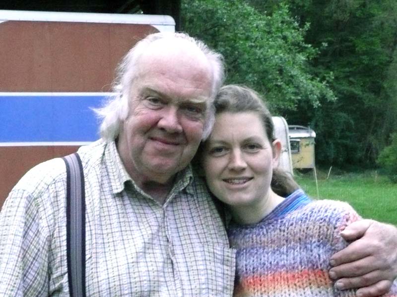 Mirtin Lüttge mit seiner Tochter Kamilla Hoerschelmann, Schulleiterin der Aton-Schule Mirtin Lüttge mit seiner Tochter Kamilla Hoerschelmann, Schulleiterin der Aton-Schule