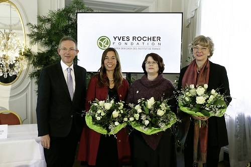 Claude Fromageot, Umweltstiftung „Fondation Yves Rocher“, mit den Preisträgerinnen 2017.
