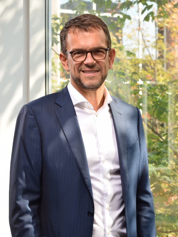 Als Chief Business Officer International gehört Robin Vauth dem Konzernvorstand an.