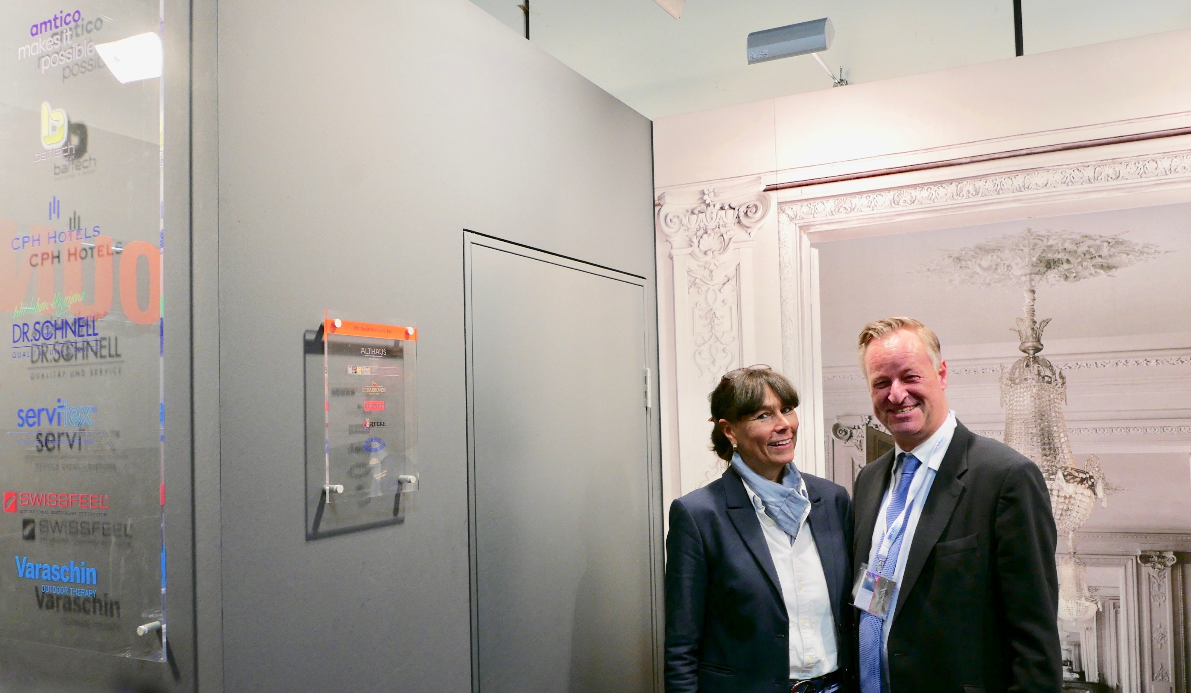Sabine Möller, Geschäftsführung CPH Hotels und Karsten Jeß, Hauptgeschäftsführer Servitex GmbH.