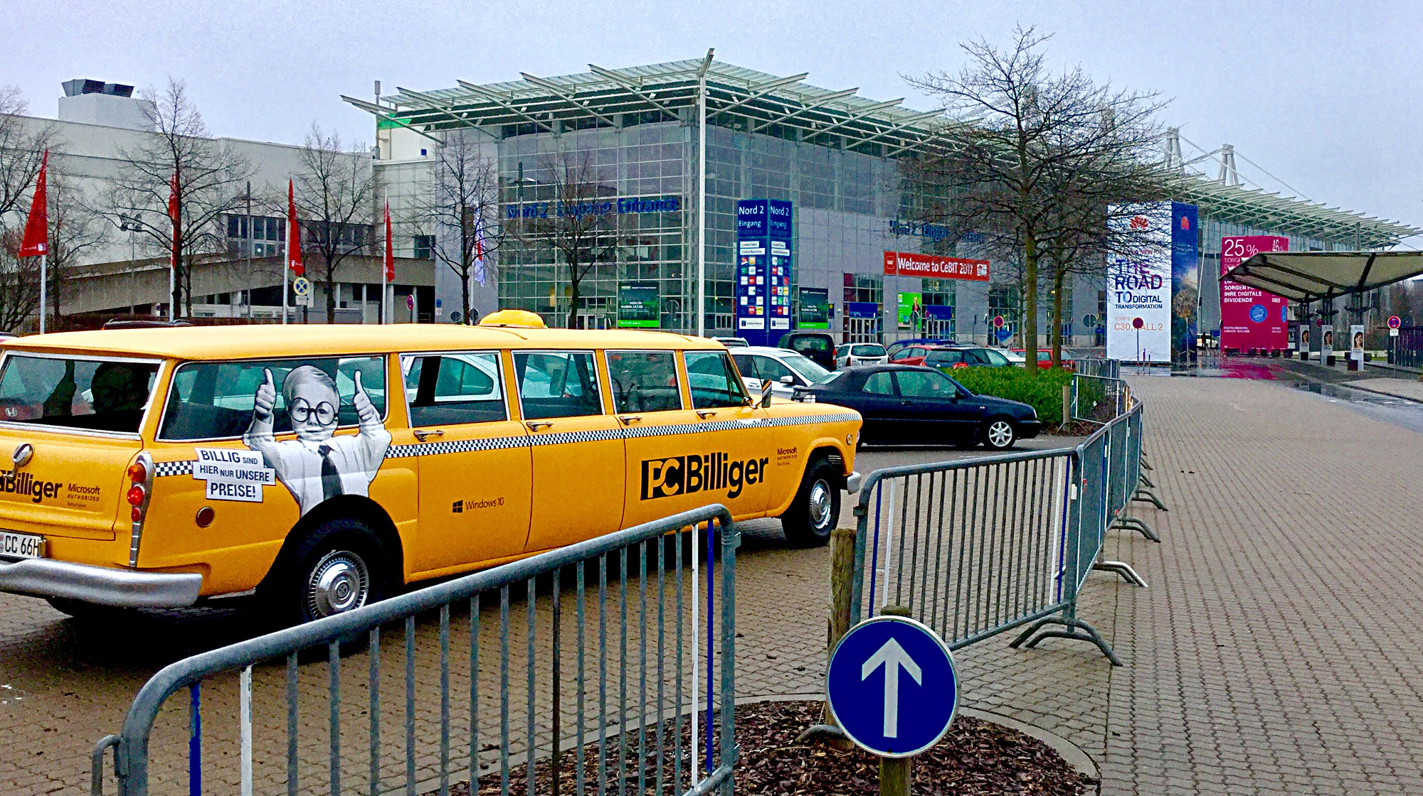 PCBilliger auf der CeBit 2017 - eine Staatskarosse für Bundeskanzlerin Angela Merkel? PCBilliger auf der CeBit 2017 - eine Staatskarosse für Bundeskanzlerin Angela Merkel?