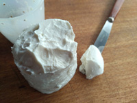 Selbst hergestellter Ziegenkäse Selbst hergestellter Ziegenkäse