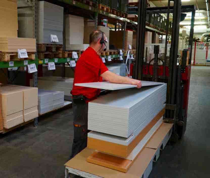 Foto: © Zetes/ ZetesMedea Voice im Einsatz bei Assmann Büromöbel GmbH & Co. KG Foto: © Zetes/ ZetesMedea Voice im Einsatz bei Assmann Büromöbel GmbH & Co. KG