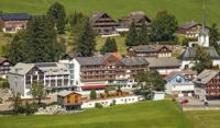 Hotel Hirschen Wildhaus Aussen im Sommer