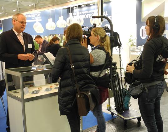 RTL Fernsehteam bei Dr. Walser Dental / Foto: Dr. Walser Dental GmbH RTL Fernsehteam bei Dr. Walser Dental / Foto: Dr. Walser Dental GmbH