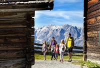 Familie beim Wandern Familie beim Wandern