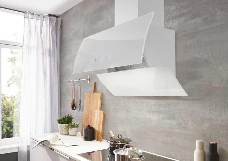 Technische Raffinesse. Bedien-Funktionen auf der gewölbten Glasfläche. Technische Raffinesse. Bedien-Funktionen auf der gewölbten Glasfläche.