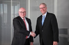 Strategische Partner: Faurecia-CEO Patrick Koller und ZF-CEO Dr. Stefan Sommer. Bild: Faurecia/ZF Strategische Partner: Faurecia-CEO Patrick Koller und ZF-CEO Dr. Stefan Sommer. Bild: Faurecia/ZF