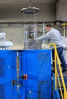 Beladung mit verschmutzten Teilen - InnovaClean INB-HT von SCHWING Technologies