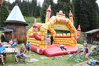 Kinderhüpfburg am Familienfest (Berghotel Hochfügen)