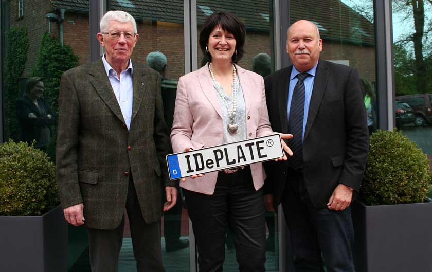 Astrid Grotelüschen zu Besuch bei Tönnjes E.A.S.T. Bernd Tönjes aus der Unternehmensfamile (links), Astrid Grotelüschen zu Besuch bei Tönnjes E.A.S.T. Bernd Tönjes aus der Unternehmensfamile (links),