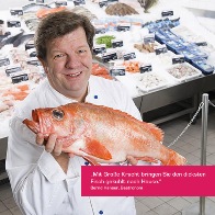 Mit Grosse Kracht bringt er den dicksten Fisch gekühlt nach Hause Mit Grosse Kracht bringt er den dicksten Fisch gekühlt nach Hause