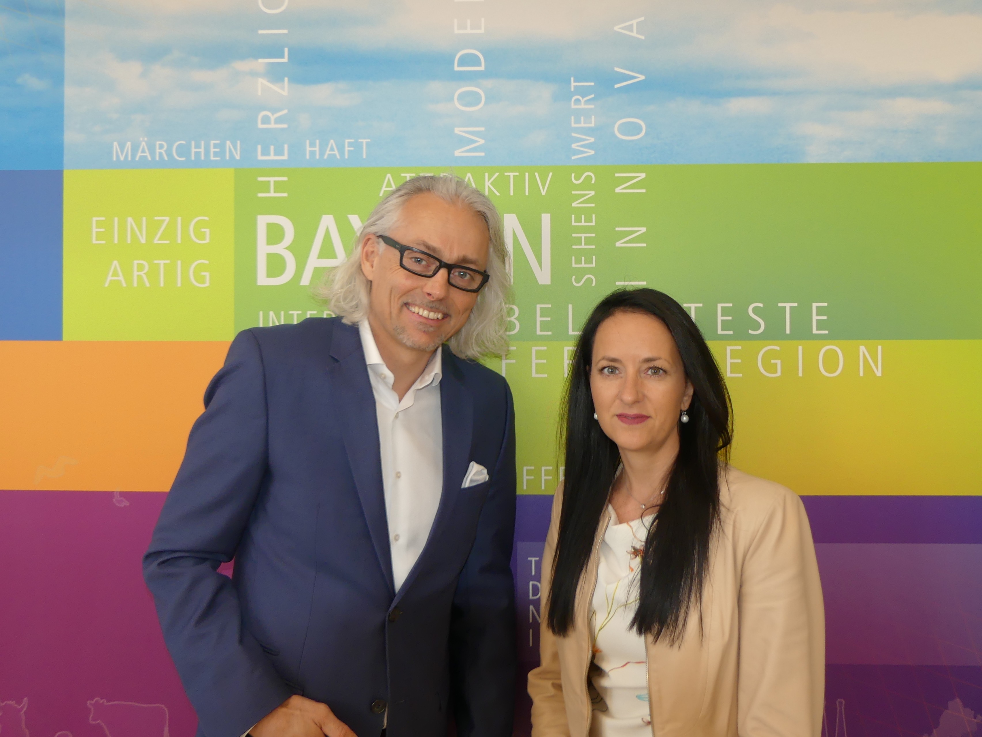 Bernhard Patter (diavendo GmbH) und Isabella Hren (Geschäftsführerin Bayern Tourist GmbH)