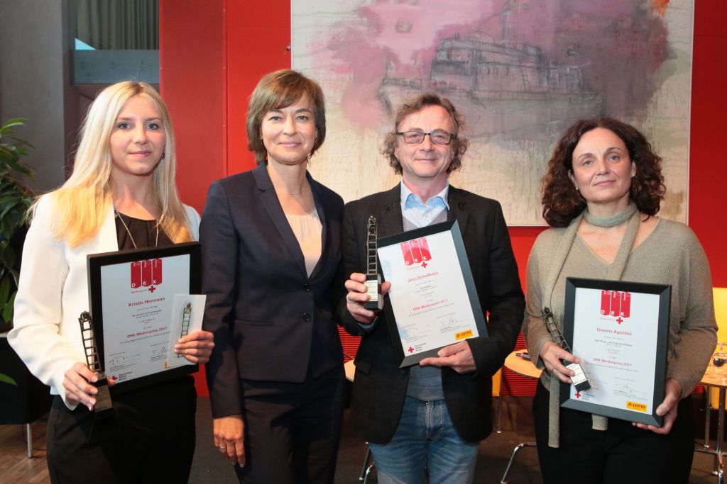 DRK-Medienpreis mit Kristin Hermann, Moderatorin Maybrit Illner, Jens Schnellhass, Daniela Agostini. DRK-Medienpreis mit Kristin Hermann, Moderatorin Maybrit Illner, Jens Schnellhass, Daniela Agostini.