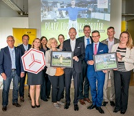 (Foto:hl-studios, Erlangen): Projektauftakt in den hl-studios mit der Leitungsriege der EMN (Foto:hl-studios, Erlangen): Projektauftakt in den hl-studios mit der Leitungsriege der EMN
