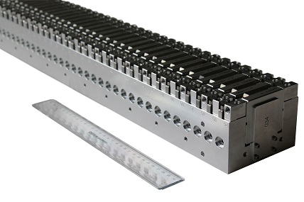 Trägerstruktur mit VACOFLUX Polteilen und Dauermagneten (c) VACUUMSCHMELZE GmbH & Co. KG Trägerstruktur mit VACOFLUX Polteilen und Dauermagneten (c) VACUUMSCHMELZE GmbH & Co. KG