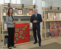 Künstlerin Marion Steuer (l.) und Hoteldirektor Walter Hubel (r.). Bild: Claudia Wingens Künstlerin Marion Steuer (l.) und Hoteldirektor Walter Hubel (r.). Bild: Claudia Wingens