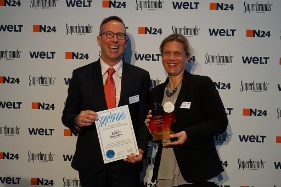 v.l.n.r.: Andreas Meyer, Avery Zweck-form Marketing Director; Claudia Lioumbas, Avery Zweckform Sale v.l.n.r.: Andreas Meyer, Avery Zweck-form Marketing Director; Claudia Lioumbas, Avery Zweckform Sale