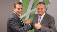 Hoteldirektor Christian Schmidt (r.) mit seinem neuen Restaurantmanager Alexander Dix Hoteldirektor Christian Schmidt (r.) mit seinem neuen Restaurantmanager Alexander Dix