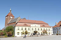 Markt in Rügenwalde mit der Marienkirche. Foto: Carsten Wolf/Travel-Netto Markt in Rügenwalde mit der Marienkirche. Foto: Carsten Wolf/Travel-Netto