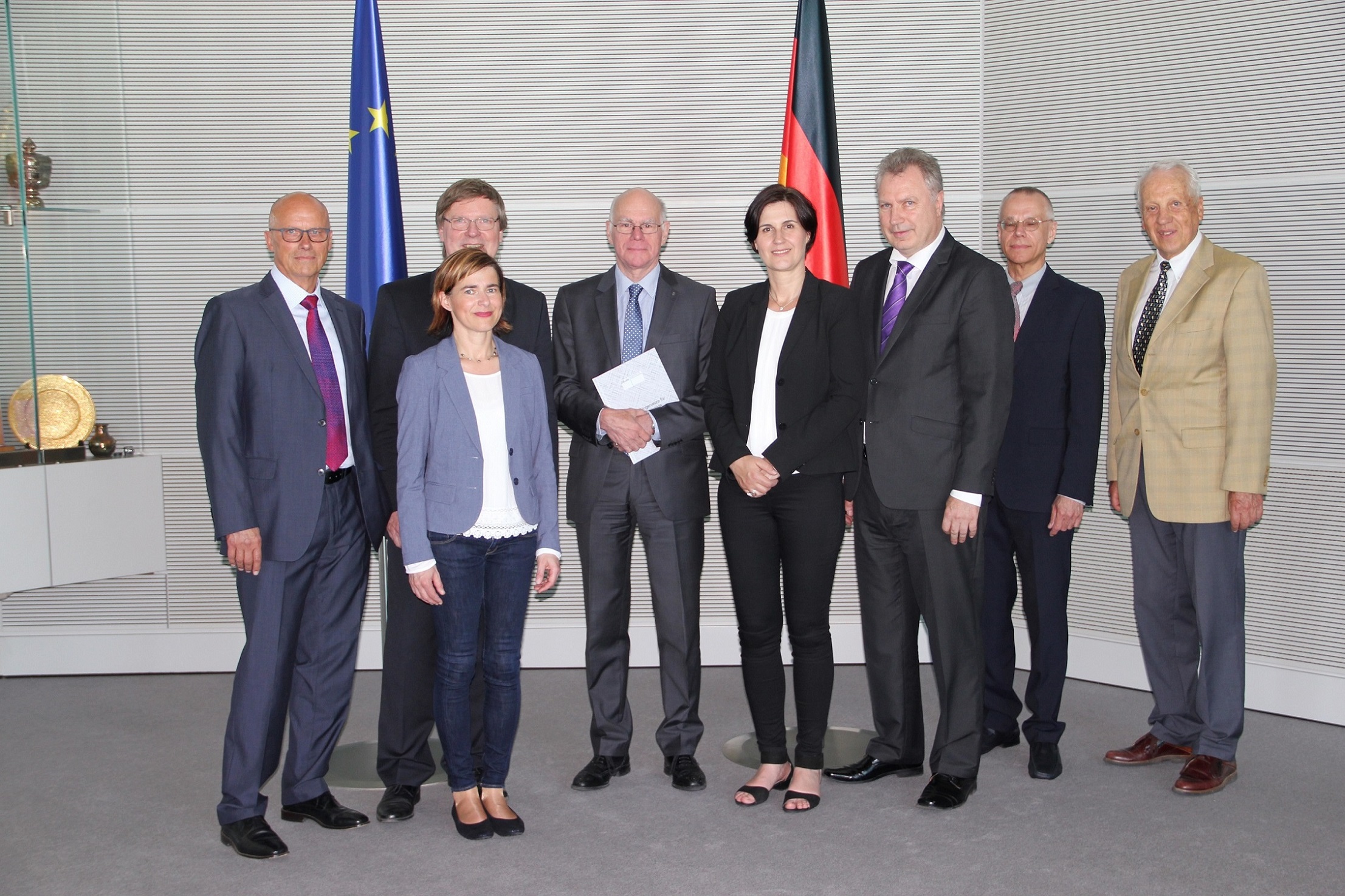 v.l.n.r.: Franz-Josef Müller, Reinhard Genderka, Doreen Blume, Bundestagspräsident Prof. Dr. Norbert v.l.n.r.: Franz-Josef Müller, Reinhard Genderka, Doreen Blume, Bundestagspräsident Prof. Dr. Norbert