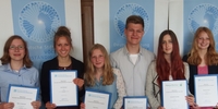 Stipendiaten bei der Übergabe der Stipendien (Foto: Deutsche Stiftung Völkerverständigung) Stipendiaten bei der Übergabe der Stipendien (Foto: Deutsche Stiftung Völkerverständigung)
