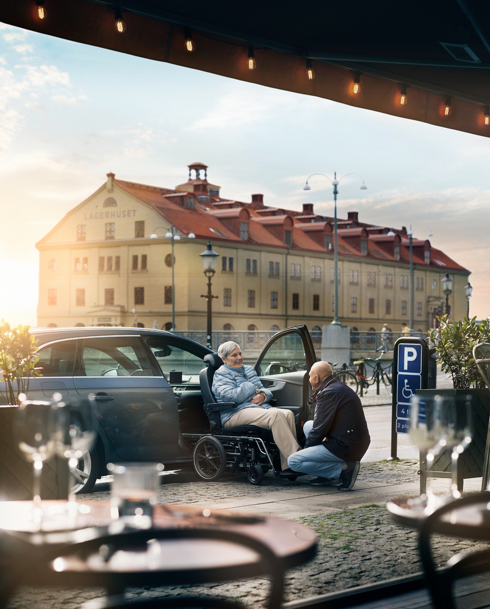 Der Carony ist Rollstuhl und Autositz in einem und wurde jetzt komplett neu überarbeitet. Er ist ab 