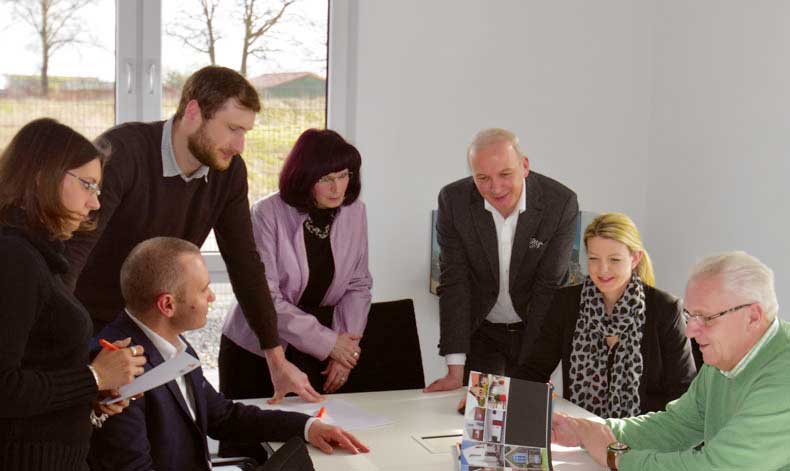 Das hochmotivierte Team der immoBAU Projekt GmbH hat langjährige Branchenerfahrung Das hochmotivierte Team der immoBAU Projekt GmbH hat langjährige Branchenerfahrung