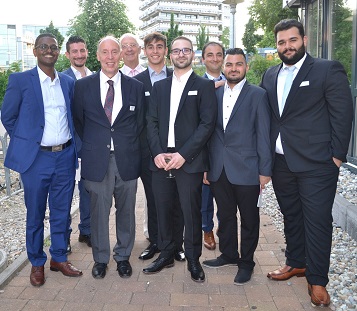 Stipendiaten: Dank Kleiderfonds der Stassen-Stiftung gut gekleidet unterwegs. Foto: Franz Motzko Stipendiaten: Dank Kleiderfonds der Stassen-Stiftung gut gekleidet unterwegs. Foto: Franz Motzko