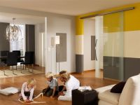 Schiebetüren aus Ganzglas laufen nahezu unsichtbar entlang der Wand. Bild: tdx/Mame Türendesign Schiebetüren aus Ganzglas laufen nahezu unsichtbar entlang der Wand. Bild: tdx/Mame Türendesign