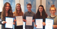 Die Stipendiaten Theresa, Elena , Steffen, Navina, Hannah (Foto: Dt. Stiftung Völkerverständigung) Die Stipendiaten Theresa, Elena , Steffen, Navina, Hannah (Foto: Dt. Stiftung Völkerverständigung)