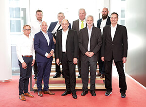 Partner der Telekom im Sprecherausschuss IoT. Vordere Reihe links: Thomas Gräbner, YellowFox GmbH. Partner der Telekom im Sprecherausschuss IoT. Vordere Reihe links: Thomas Gräbner, YellowFox GmbH.