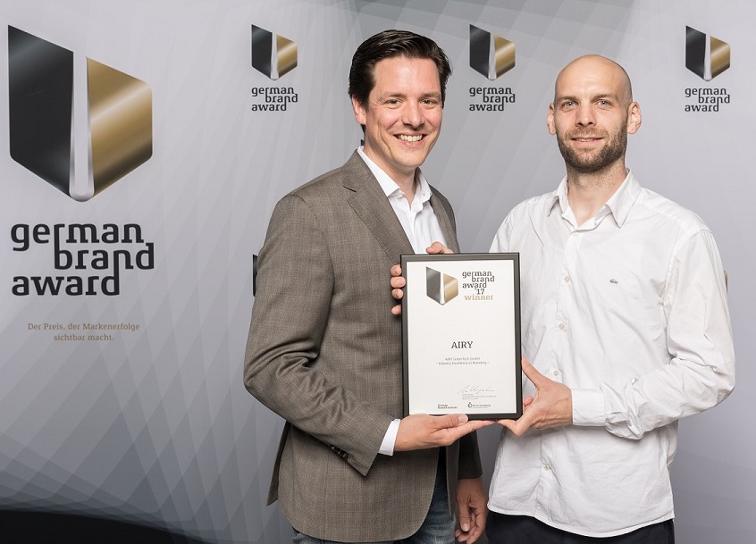 AIRY gewinnt German Brand Award: v.l.n.r. Peer-Arne Böttcher und Frederik Niklaus