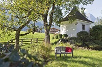 Garten mit Kapelle