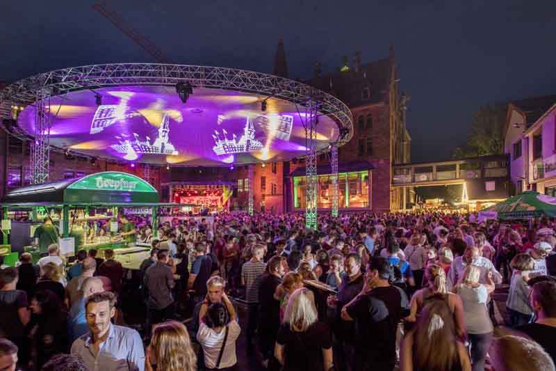 Magic Sky beim Höpfner Burgfest (Foto: Privatbrauerei Höpfner) Magic Sky beim Höpfner Burgfest (Foto: Privatbrauerei Höpfner)