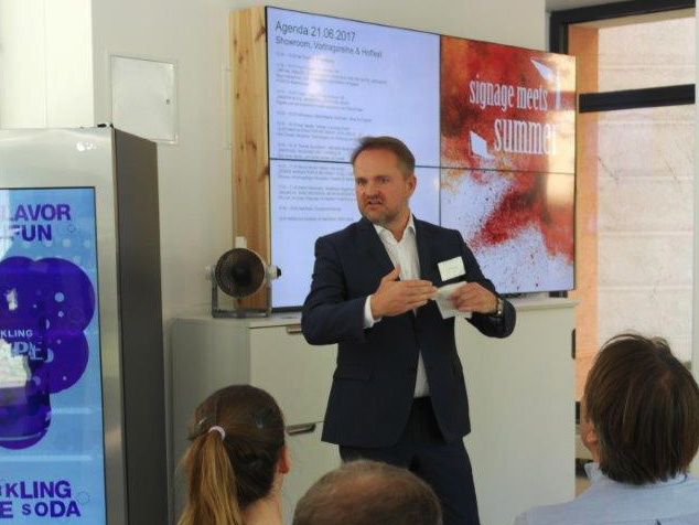 NEXGEN smart instore Geschäftsführer Showroom-Event, Vortrag von Marc Masurath NEXGEN smart instore Geschäftsführer Showroom-Event, Vortrag von Marc Masurath
