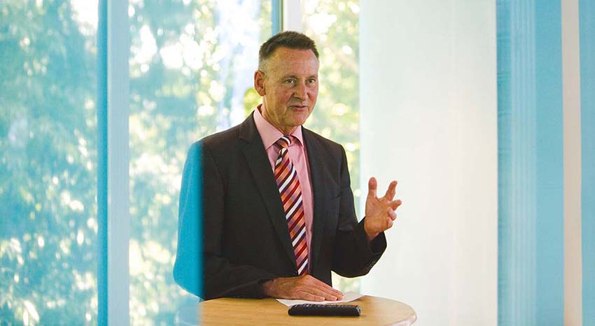 Oberbürgermeister der Stadt Fürth Dr. Jung (c) medneo, Foto: Konstantin Börner Oberbürgermeister der Stadt Fürth Dr. Jung (c) medneo, Foto: Konstantin Börner