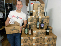 WEiNDOTCOM Inhaber Florian Janek präsentiert Groszer Wein. WEiNDOTCOM Inhaber Florian Janek präsentiert Groszer Wein.