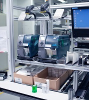 Seite an Seite bei der Produktkennzeichnung - Etikettendrucker der Bautypen A2+ und A4+ Seite an Seite bei der Produktkennzeichnung - Etikettendrucker der Bautypen A2+ und A4+