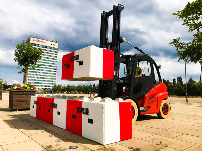 Problemlos aufgebaut: NIEMEIER Safetyblock beim Potsdamer Stadtwerke-Fest (Foto: NIEMEIER Event Tool Problemlos aufgebaut: NIEMEIER Safetyblock beim Potsdamer Stadtwerke-Fest (Foto: NIEMEIER Event Tool