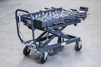 Höhenverstellbarer Tischkicker auf Hubtisch-Basis
