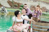 Familienfoto mit Michaela, Andreas, Stefan und Christoph Muster (c) Karin Bergmann (Ratscher Landhau
