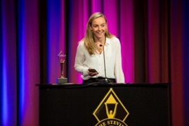 Gewinnerin der Stevie Awards for Women in Business Gewinnerin der Stevie Awards for Women in Business