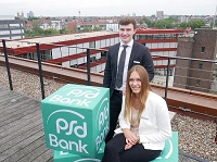 Kira Waterkamp und Tim Bronstering starten heute in ihre berufliche Zukunft bei der PSD Bank.