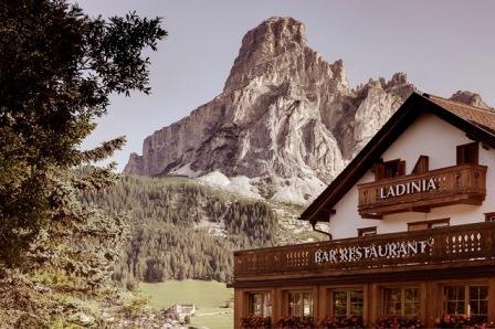Außenansicht Berghotel Ladinia