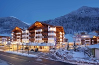 Außenansicht des Hotels in einer Winternacht (Trofana Royal) Außenansicht des Hotels in einer Winternacht (Trofana Royal)
