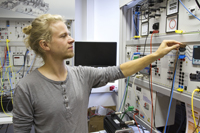 Christian Brosig untersucht Belastungsspitzen an Stromnetzen. Christian Brosig untersucht Belastungsspitzen an Stromnetzen.