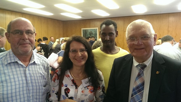 (v.li.): Manfred Müller, Stephanie Roth, Achmed (Somalia), Hans Jörg Duppré. Foto: Franz Motzko
