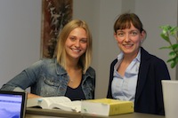 Romana Sammer und ihre Ausbilderin Mag. Christine Wörger von ECO Dr. Obermoser Wirtschaftstreuhand G