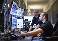 Mitarbeiter der Service-Leitstelle von Secontec
